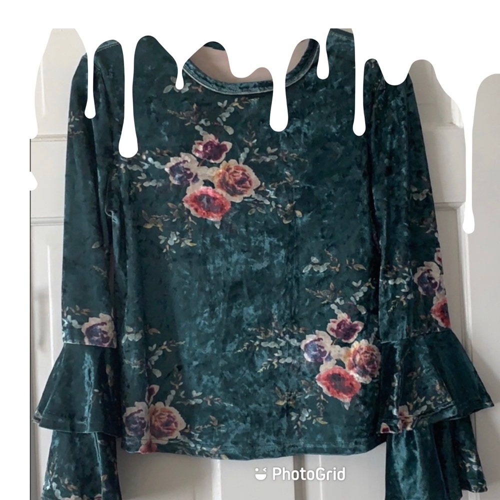 DARLING TOP WITH BELL SLEEVES